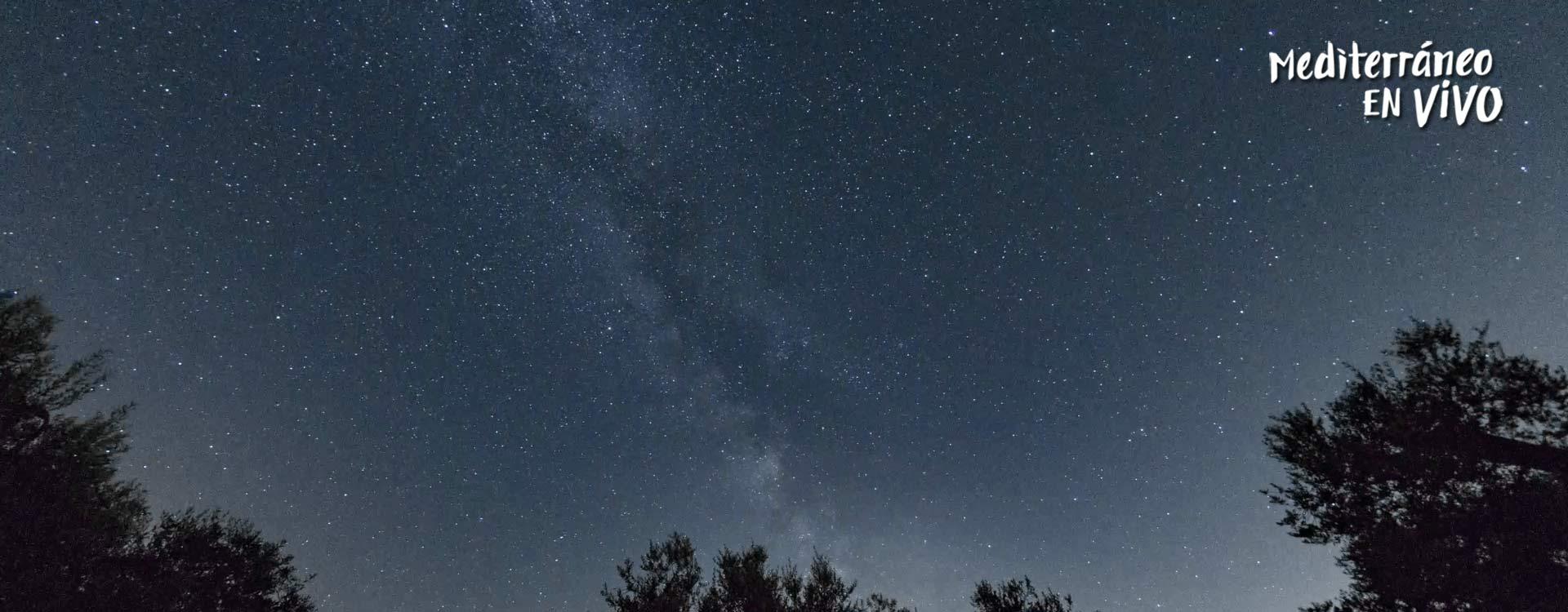 Imagen astroturismo de una noche estrellada