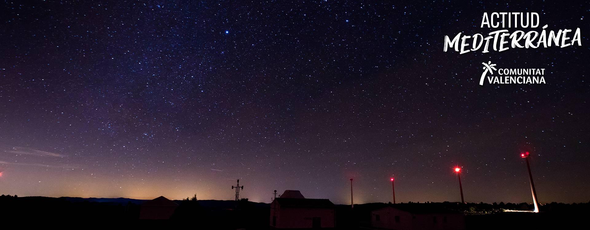 Imagen astroturismo de una noche estrellada